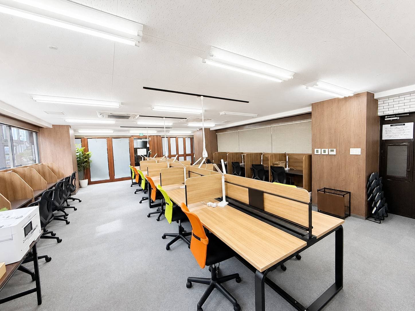 2nd.BASE STUDY ROOM の自習ブース